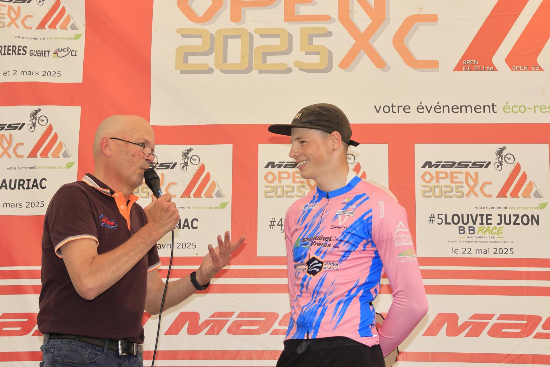Emile WALKER (LESCAR VS) au micro d'Eric DAVAINE